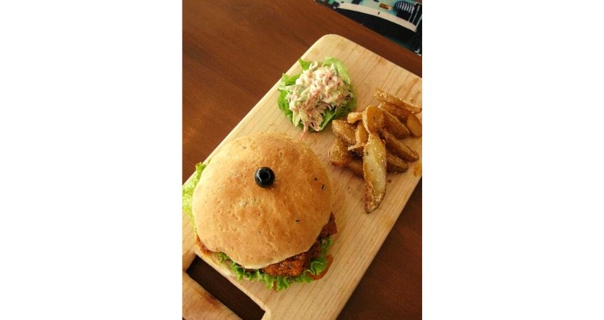 backpackers-cafe-the-best-burger-in-chandigarh