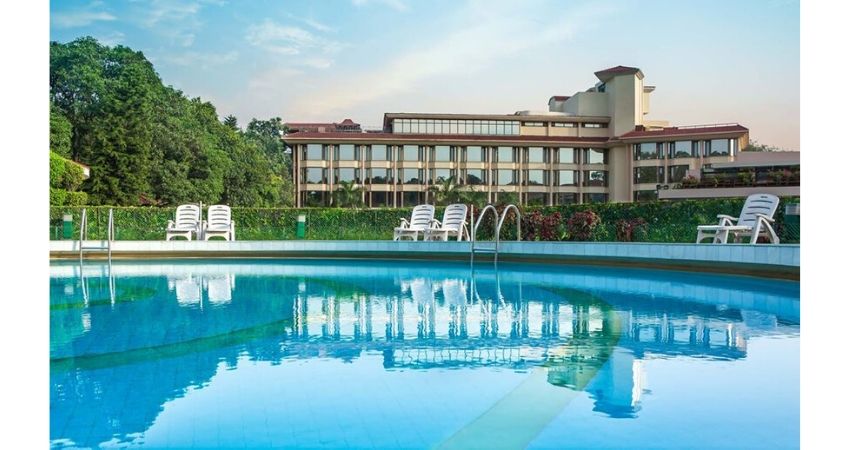 hotel-mountview-the-best-swimming-pools-in chandigarh